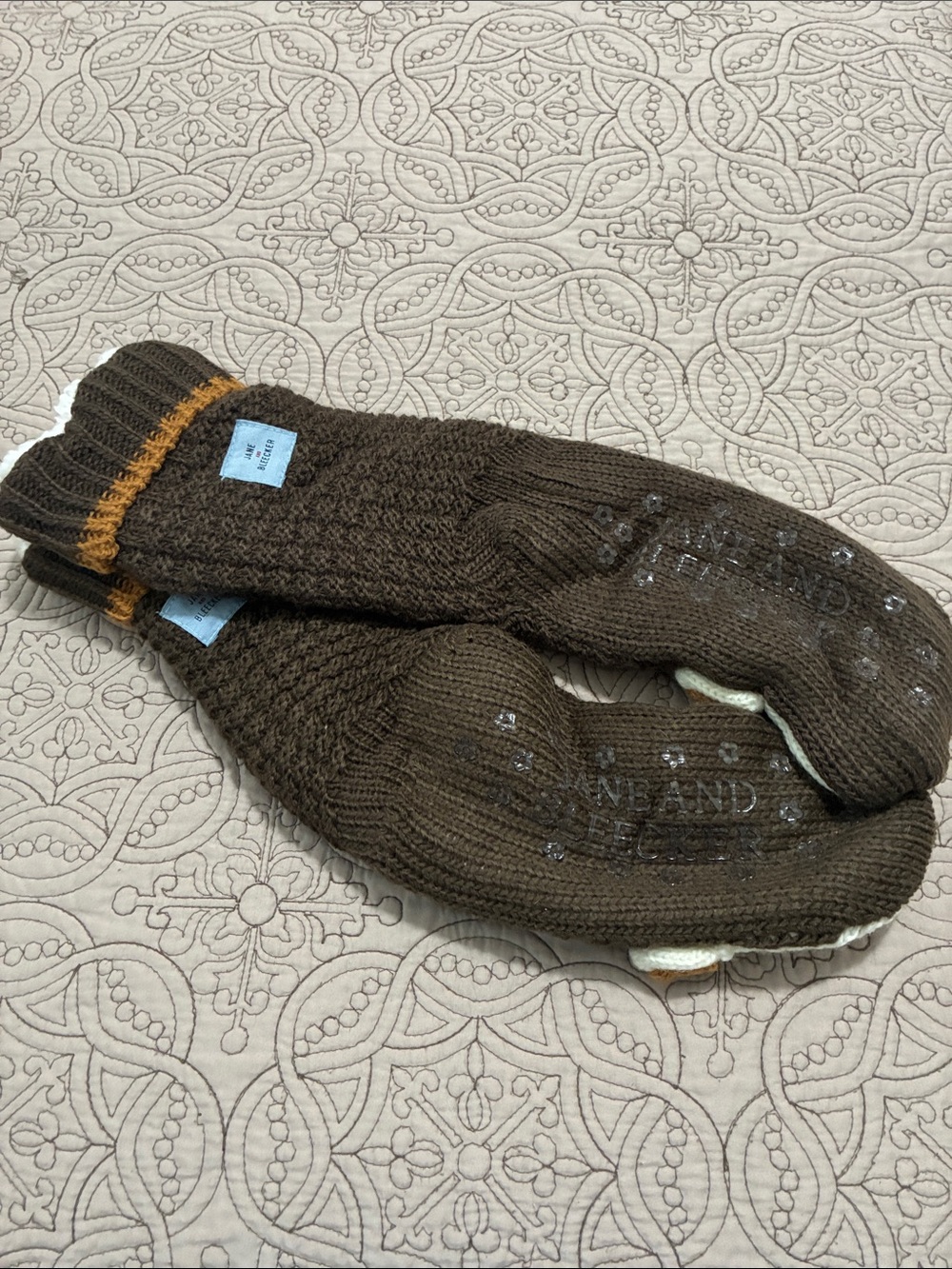 JANE AND BLEECKER NWT Ladies’ Brown & Cream Colored Bear Slipper Socks One Size. - Picture 8 of 10